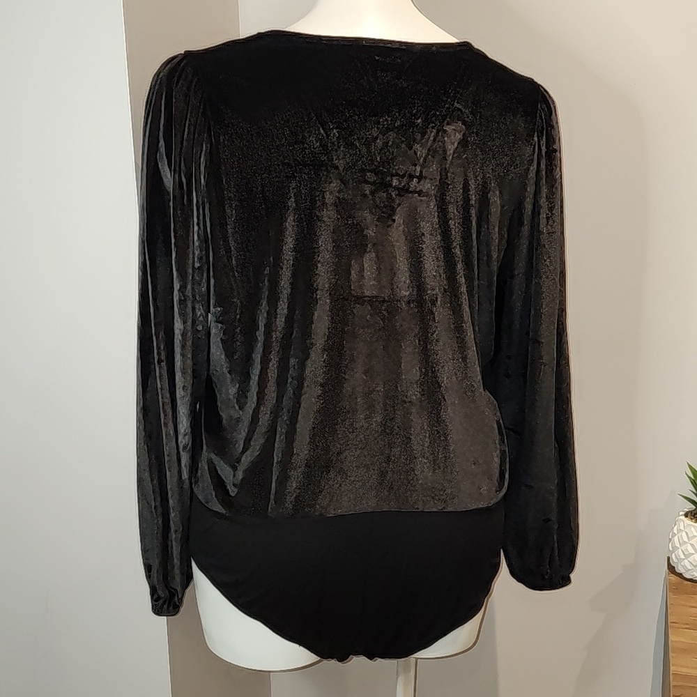 Torrid - Stretch Velvet V-Neck Long Sleeve Bodysuit in Deep Black​​​​​​​​ - Picture 7 of 15
